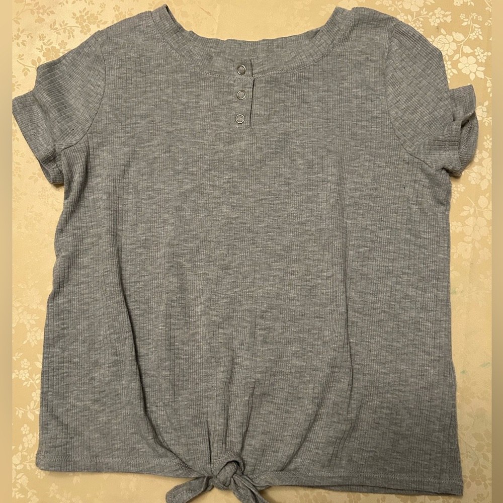 KOHLS Short Sleeve Grey Tee L (10-12)
